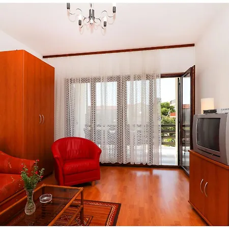 Apartment Zdravko B1 Fuer 5 Personen By Interhome Primošten